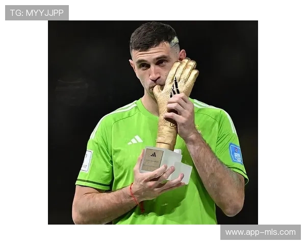 特写：阿斯顿维拉门将大马丁社媒发文“又赢球喽”，尽显球队良好氛围